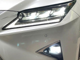 【三眼LEDヘッドライト】スタイリッシュな見た目の三眼LEDヘッドライトを装備♪スタイルだけでなく、夜間の走行も視界良好で安心してお乗りいただけます。