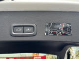 【パワーバックドア】スマートキーや運転席のボタンを押すだけでリアゲートが自動で開閉します!荷物を持っている時や、高い位置にあるバックドアを閉める際に便利な機能です。