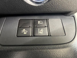 【プリクラッシュセーフティ】前方の車両等を検知し、衝突しそうな時は警報で注意を促し、ブレーキを踏む力をサポート。ブレーキを踏めなかった場合は衝突被害軽減ブレーキが作動、衝突回避をサポートします。