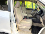 運転席シート廻りは使用感も少なく、良好な状態となっています。前オーナー様が丁寧に使っていたことがよくわかりますね。