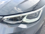 ●LEDヘッドライト:夜間走行時も良好な視界を確保し安心して運転できる高輝度LEDヘッドライトを装備!点灯速度が早く、消費電力も抑えられています。