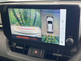 【パノラミックビューモニター】専用のカメラにより、上から見下ろしたような視点で360度クルマの周囲を確認することができます☆死角部分も確認しやすく、狭い場所での切り返しや駐車もスムーズに行えます。