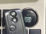 【スマートアシスト】走行中に前方の車両等を認識し、衝突しそうな時は警報とブレーキで衝突回避と被害軽減をアシスト。より安全にドライブをお楽しみいただけます。