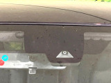【エマージェンシーブレーキ】走行中に前方の車両等を認識し、衝突しそうな時は警報とブレーキで衝突回避と被害軽減をアシスト。より安全にドライブをお楽しみいただけます。