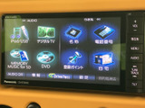 音楽やテレビ、DVDなどの項目が画面に並び、使いたいメニューを選びやすい構成です。タッチ操作で目的の機能を探しやすく、日々の移動に合わせて活用できます。