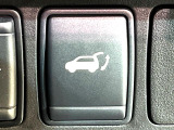 【パワーバックドア】スマートキーや運転席のボタンを押すだけでリアゲートが自動で開閉します!荷物を持っている時や、高い位置にあるバックドアを閉める際に便利な機能です♪