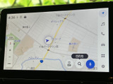 地図上で現在地や周辺の道路を確認でき、目的地の設定にも使える画面です。行き先を決める際や、慣れない場所へ向かうときにも活用できます。