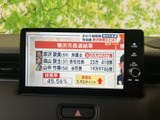 ニュース番組などの映像を停車中に楽しめる画面を備えています。操作部も画面脇にまとまり、車内で情報を確認したいときに便利です。視聴は安全に配慮し、停車時にご利用ください。