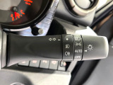 【オートライト】周りの明るさに応じて自動でヘッドライトの点灯・消灯ができる機能です!ライトの付け忘れ・消し忘れなどが無くなり、雨の日や夕方の走行も安心!トンネル通過時も便利ですね♪