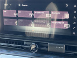 ラジオやUSB、Bluetoothなどの音源が画面に並び、使いたい項目を見分けやすい構成です。選択肢を一覧で確認できるため、気分や接続機器に合わせて選べます。