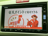 リラックスした空間を提供。後部座席での移動時間を快適に過ごせるよう、様々なコンテンツを楽しめます。