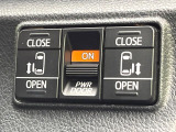 【両側パワースライドドア】スマートキーや運転席のスイッチで後席両側スライドドアの開閉が可能♪電動だから力を入れてドアを開ける必要が無く、小さなお子様でも簡単に開け閉めでき快適です♪