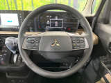 【純正革巻きステアリング】上質な革を使用することで、手にしっかり馴染みとても運転しやすいハンドルです♪