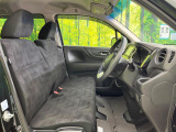 運転席シート廻りは使用感も少なく、良好な状態となっています。前オーナー様が丁寧に使っていたことがよくわかりますね。