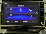DVD/CDやラジオ、テレビ、SDカードなどの選択肢が画面に並び、使いたい音源を選びやすい構成です。メニュー表示も見やすく、日常の移動時間に合わせて活用できます。