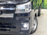 【LEDヘッドライト】悪天候や夜間走行時も良好な視界を確保し安心して運転できる高輝度LEDヘッドライトを装備!点灯速度が早く、消費電力も抑えられています。