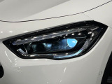 ●LEDヘッドライト:夜間走行時も良好な視界を確保し安心して運転できる高輝度LEDヘッドライトを装備!点灯速度が早く、消費電力も抑えられています。