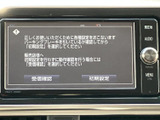 テレビ画面を備えており、停車中に映像や番組を視聴できる装備です。画面上の案内に沿って設定を進められるため、使い始めの手順も確認しやすいですね。お出かけ先での休憩時間にも活用いただけます。