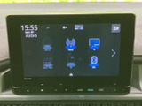 ラジオやテレビ、ディスクなど、複数のオーディオソースがアイコンで表示されています。利用したい項目を画面上で見分けやすく、音楽を楽しむ際にも便利です。