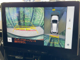 【パノラミックビューモニター】専用のカメラにより、上から見下ろしたような視点で360度クルマの周囲を確認することができます☆死角部分も確認しやすく、狭い場所での切り返しや駐車もスムーズに行えます。