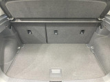 ●すっきりとした見た目のスクエア形状のラゲッジスペースです。また荷物が多い時、急なお買いものの際にもリヤシートを倒していただくことにより十分なスペースを確保できます。