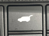【パワーバックドア】スマートキーや運転席のボタンを押すだけでリアゲートが自動で開閉します!荷物を持っている時や、高い位置にあるバックドアを閉める際に便利な機能です♪
