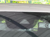【スマートブレーキサポート】走行中に前方の車両等を認識し、衝突しそうな時は警報とブレーキで衝突回避と被害軽減をアシスト。より安全にドライブをお楽しみいただけます。