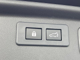 【パワーバックドア】スマートキーや運転席のボタンを押すだけでリアゲートが自動で開閉します!荷物を持っている時や、高い位置にあるバックドアを閉める際に便利な機能です♪