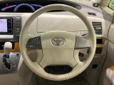 【純正革巻きステアリング】上質な革を使用することで、手にしっかり馴染みとても運転しやすいハンドルです♪