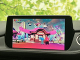 画面いっぱいにテレビ番組が表示され、停車中に映像を視聴したい時に活用できます。待ち時間など、車内で過ごすひとときに映像を楽しめる装備として便利です。