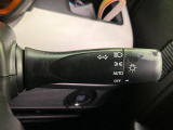 【オートライト】周りの明るさに応じて自動でヘッドライトの点灯・消灯ができる機能です!ライトの付け忘れ・消し忘れなどが無くなり、雨の日や夕方の走行も安心!トンネル通過時も便利ですね♪