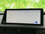 大きく見やすい画面にナビや各種メニューがまとまり、行き先の検索から車内での情報確認まで使いやすい装備です。画面操作で必要な項目を選びやすく、日々の移動を便利にサポートします。