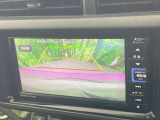 【バックカメラ】駐車時に後方がリアルタイム映像で確認できます。大型商業施設や立体駐車場での駐車時や、夜間のバック時に大活躍!運転スキルに関わらず、今や必須となった装備のひとつです!