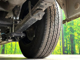 お車を安心してお乗りいただく為には、足回りの定期点検が欠かせません。サービスサポート(有償保証)では無料点検もご提供しており、安心のカーライフをお過ごしいただけるサポート体制が整っています。