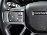 ステアリング左側のスイッチでは電話の応答やボリュームコントロール、ショートカットキーによる各車両操作が可能です。