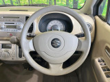 インテリアに合わせたデザインのステアリングは、運転される方のことも考え、運転しやすい形状、大きさです。是非一度、実際に触ってお確かめください。