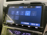 ラジオやBluetooth、テレビなど、複数の音源を画面から選べる仕様です。交通情報の表示にも対応し、日々の移動に合わせて使い分けられる便利な装備です。