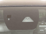【スマートシティブレーキサポート】低速走行中に前方の車両等を認識し、衝突しそうな時は警報とブレーキで衝突回避と被害軽減をアシスト。より安全にドライブをお楽しみいただけます。