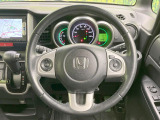 【ステアリングスイッチ】運転中、前方から目線をそらすことなく、オーディオ等の操作が可能な便利機能!安心&快適なドライブを演出してくれます♪