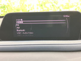 FMやAM、Bluetoothなどの音源が一覧で表示され、聴きたい項目を確認しやすい画面です。移動中の音楽やラジオを選ぶ際にも便利で、日常のドライブを快適に過ごせます。