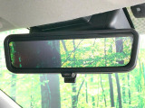 【デジタルインナーミラー】後席の大きな荷物や同乗者で後方が確認しづらい時でも安心!カメラが撮影した車両後方の映像をルームミラー内に表示。クリアな視界で状況の確認が可能です!