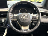 インテリアに合わせたデザインのステアリングは、運転される方のことも考え、運転しやすい形状、大きさです。是非一度、実際に触ってお確かめください。
