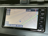 道路や現在地が画面に表示され、地図を確認しながら目的地までの道順を把握するのに役立ちます。縮尺や表示の切り替えにも対応し、慣れない場所への移動をサポートします。