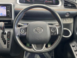 【純正革巻きステアリング】上質な革を使用することで、手にしっかり馴染みとても運転しやすいハンドルです♪
