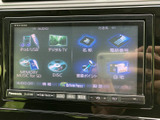 画面にはオーディオやテレビ、電話番号、登録ポイントなど複数のメニューが表示されています。項目ごとにアイコンで区分されており、目的に応じて画面を確認しながら使える便利な装備です。
