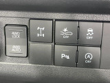 【駐車支援システム】駐車スペースを検知し、スムーズな駐車をアシスト。狭いスペースへの駐車など、駐車に自信の無い方におすすめの機能です♪