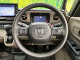 インテリアに合わせたデザインのステアリングは、運転される方のことも考え、運転しやすい形状、大きさです。是非一度、実際に触ってお確かめください。