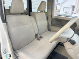 運転席まわりには十分なスペースがあり、大柄な方でもゆったり運転していただける環境です。