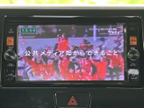 停車中にテレビ番組を視聴でき、休憩中や待ち時間を過ごす際にも活用できます。画面に映像が表示され、車内でのひとときをより楽しく演出します。