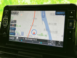 地図上に現在地や周辺の道路、施設名が表示され、目的地までのルート確認に便利です。画面内の表示が見やすく、慣れない場所へのお出かけでも道順を把握しやすくなっています。